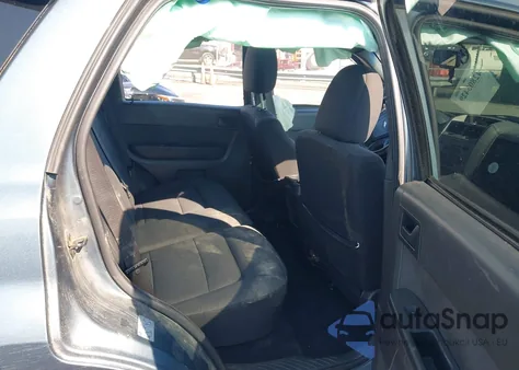 2011 Ford Escape Xlt z USA, uszkodzony, nr VIN 1FMCU0D73BKA83242